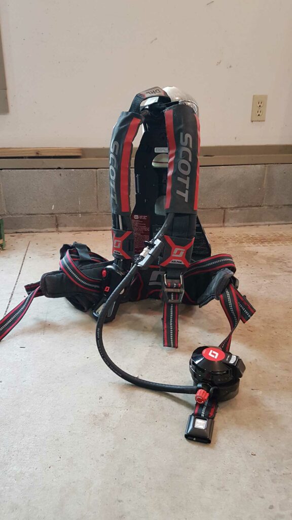 SCBA backplate and harness