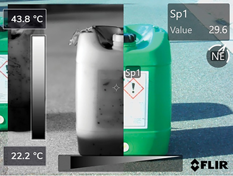 The level of the container’s contents is made visible using a TIC. The upper section of air is heated at a higher rate than the liquid at the bottom. The upper section of air is warmer than the lower section of liquid and therefore produces a distinct indication of the level inside the container. The temperatures on the left indicate the temperature range the camera is showing; Sp1 is the container’s surface temperature.