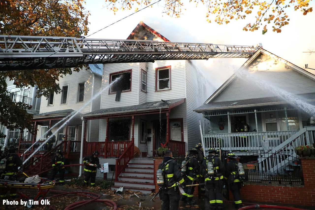 Three hose streams put into multiple homes at Chicago fire