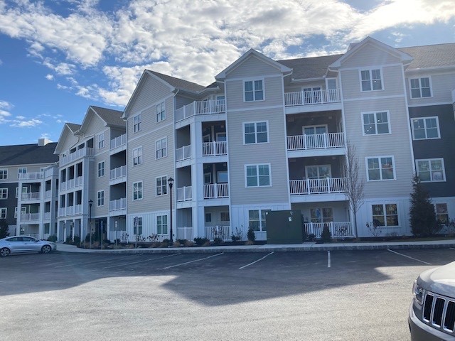 Four-story apartment building with open web floor trusses