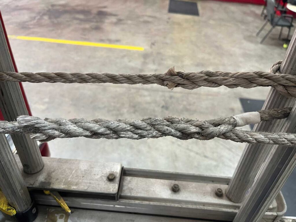 Eye splice halyard ladder