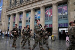 Soldiers outside Paris building