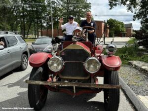 Shrewsbury Mass fire chief Vuona retires in antique fire apparatus