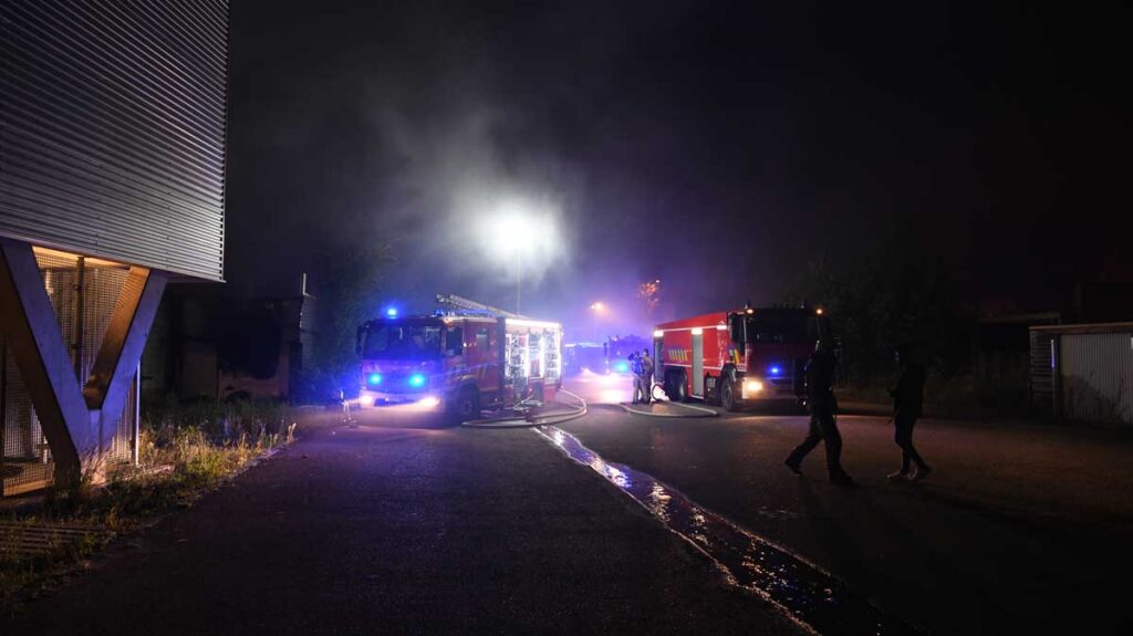 The fire truck of Heusden-Zolder and the fire tanker truck of Beringen at the back of the supermarket