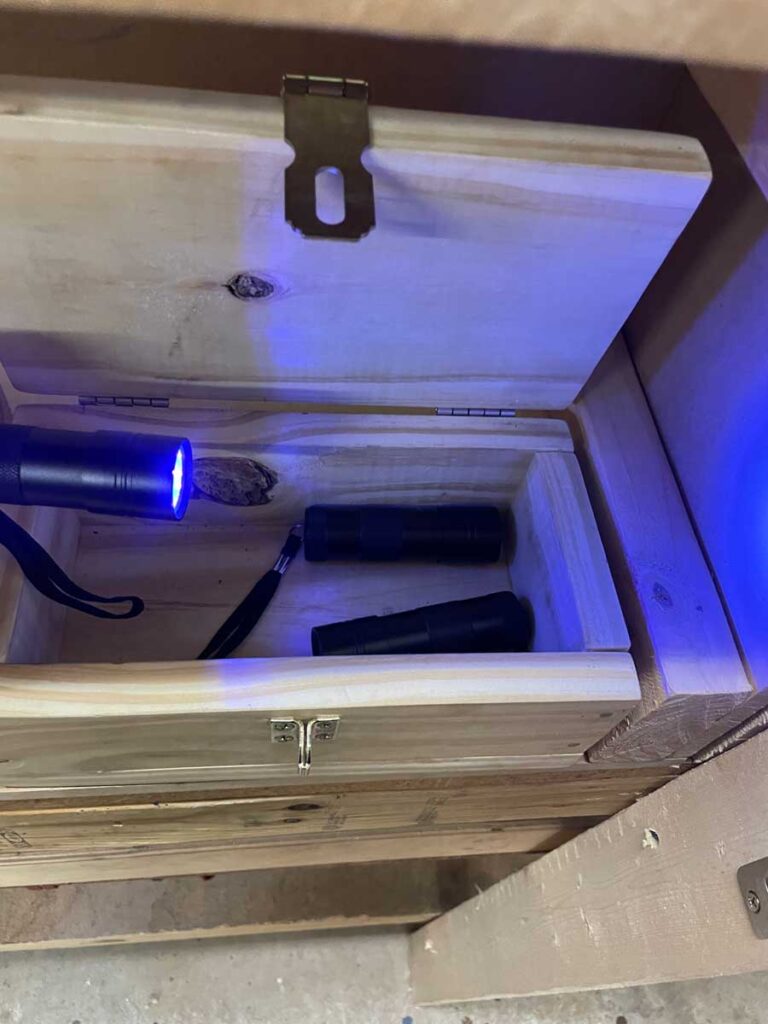 Using flashlight inside box