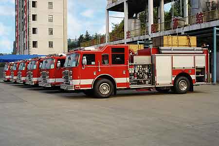 These Oshkosh Striker 3000 vehicles are on duty at Shanghai Hongqiao International Airport.