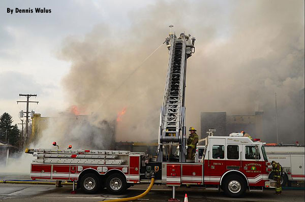 Building Collapses in Roseville (MI) Commercial Fire